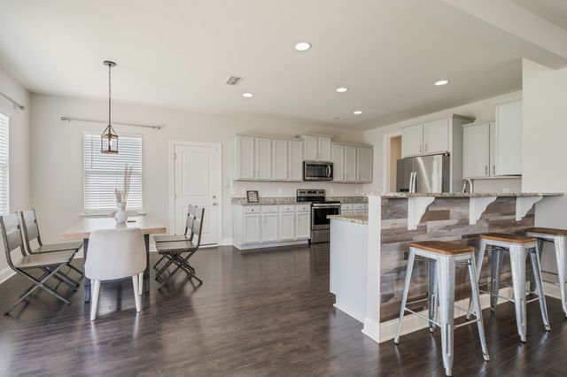 909 Sapphire Dr, Murfreesboro, TN 37128