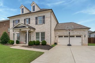 909 Sapphire Dr, Murfreesboro, TN 37128
