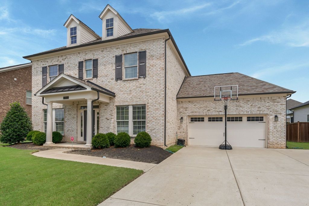 909 Sapphire Dr, Murfreesboro, TN 37128