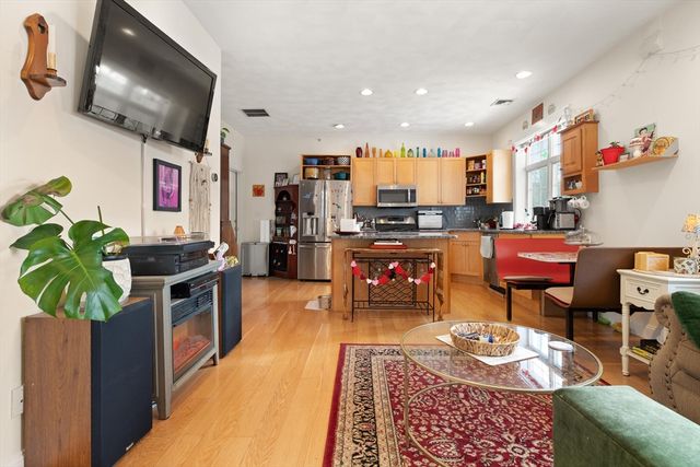 557 Salem 4, Malden, MA 02148