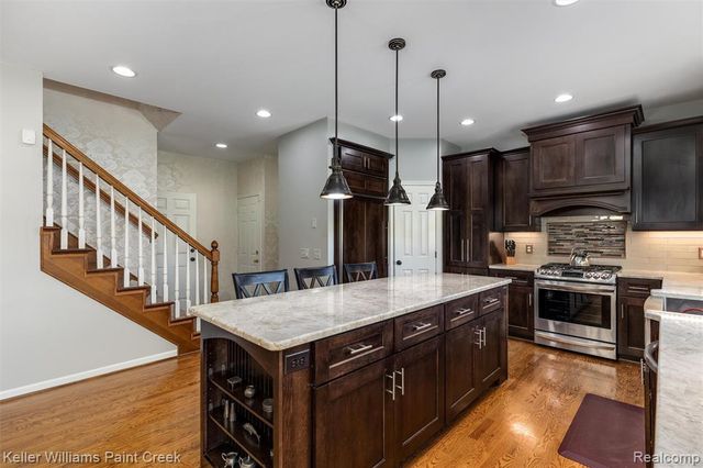 2036 Hickory Trail Drive, Rochester Hills, MI 48309
