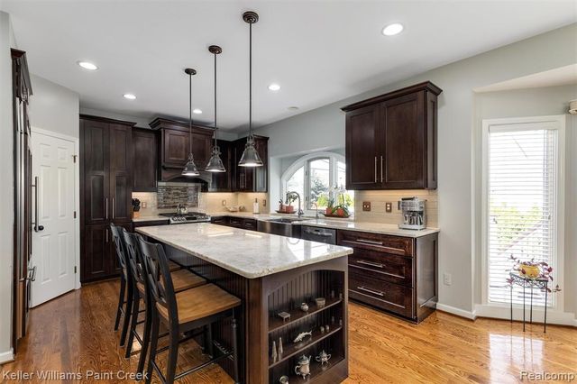 2036 Hickory Trail Drive, Rochester Hills, MI 48309