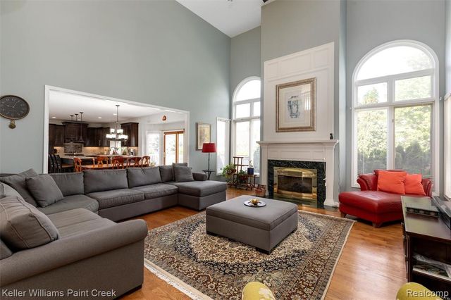 2036 Hickory Trail Drive, Rochester Hills, MI 48309