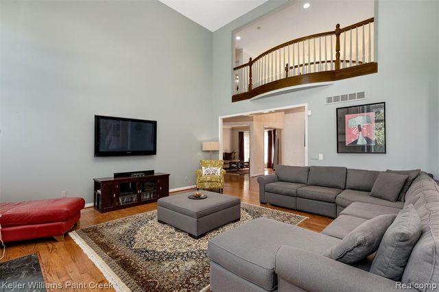 2036 Hickory Trail Drive, Rochester Hills, MI 48309