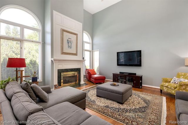2036 Hickory Trail Drive, Rochester Hills, MI 48309