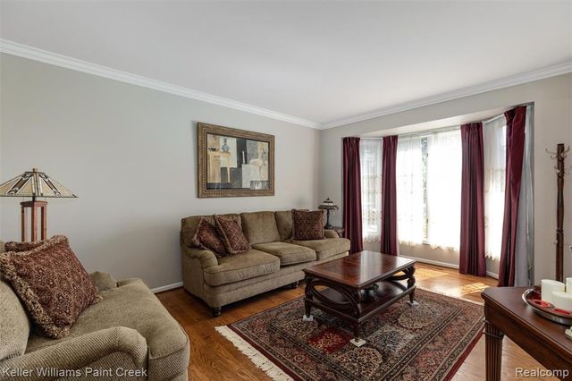 2036 Hickory Trail Drive, Rochester Hills, MI 48309