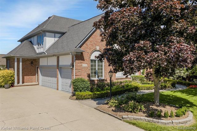 2036 Hickory Trail Drive, Rochester Hills, MI 48309