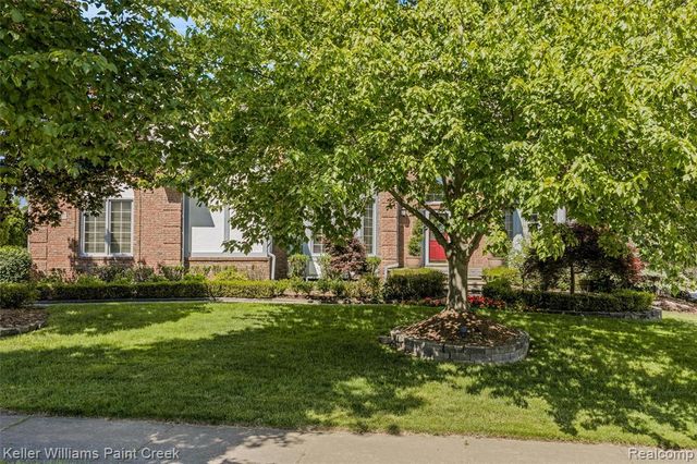 2036 Hickory Trail Drive, Rochester Hills, MI 48309