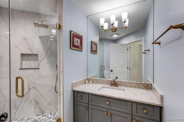2036 Hickory Trail Drive, Rochester Hills, MI 48309