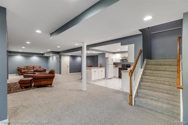 2036 Hickory Trail Drive, Rochester Hills, MI 48309