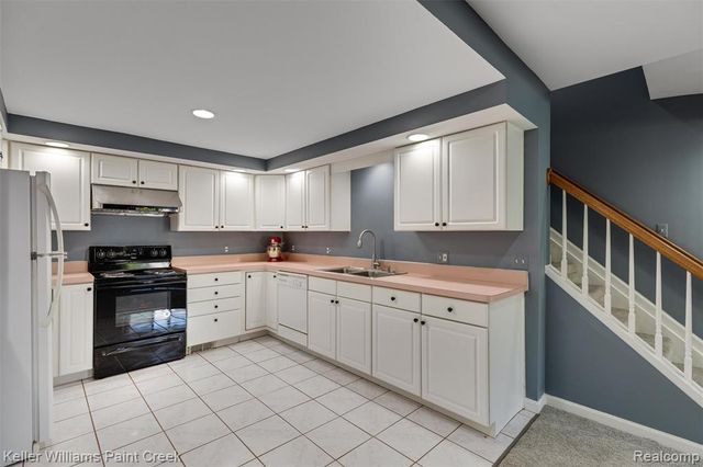 2036 Hickory Trail Drive, Rochester Hills, MI 48309