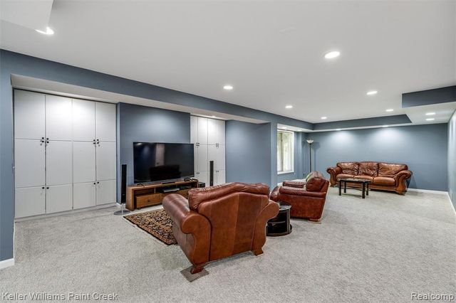 2036 Hickory Trail Drive, Rochester Hills, MI 48309