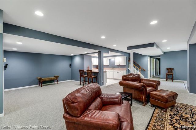 2036 Hickory Trail Drive, Rochester Hills, MI 48309