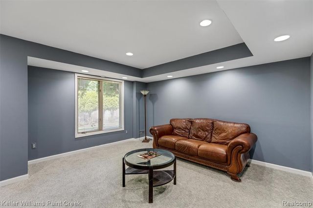 2036 Hickory Trail Drive, Rochester Hills, MI 48309