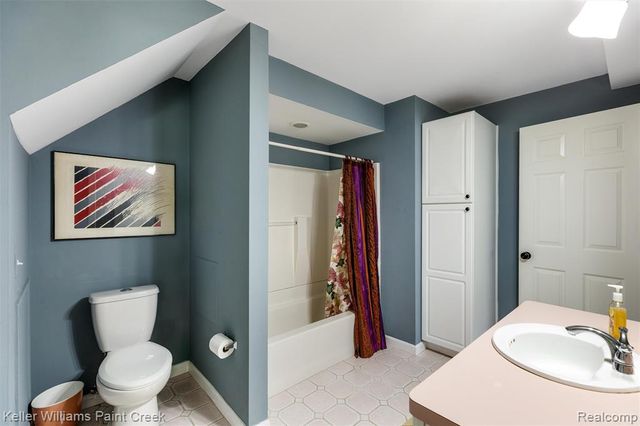 2036 Hickory Trail Drive, Rochester Hills, MI 48309