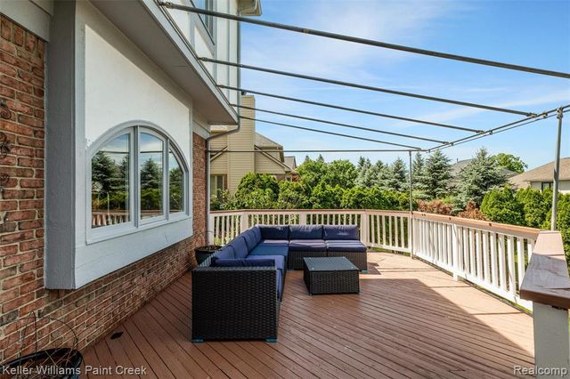 2036 Hickory Trail Drive, Rochester Hills, MI 48309