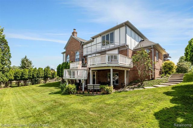 2036 Hickory Trail Drive, Rochester Hills, MI 48309