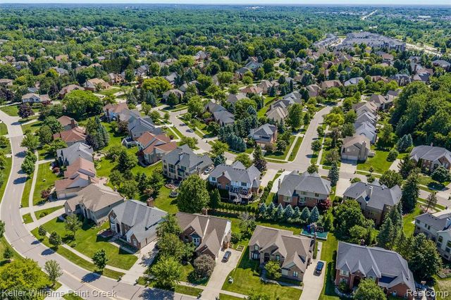 2036 Hickory Trail Drive, Rochester Hills, MI 48309