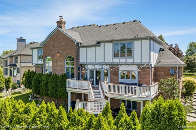 2036 Hickory Trail Drive, Rochester Hills, MI 48309