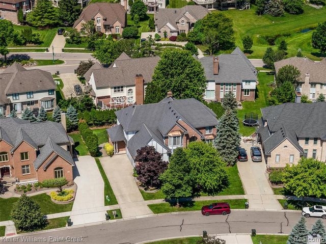 2036 Hickory Trail Drive, Rochester Hills, MI 48309