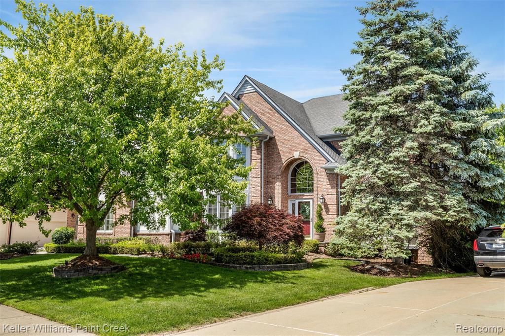 2036 Hickory Trail Drive, Rochester Hills, MI 48309