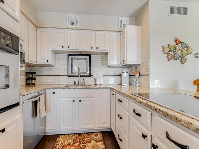 1100 The Cape 602, Horseshoe Bay, TX 78657