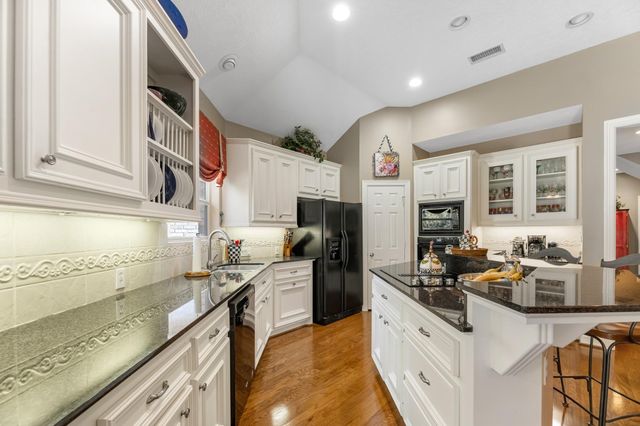 33 Winthrop Harbor N, Montgomery, TX 77356