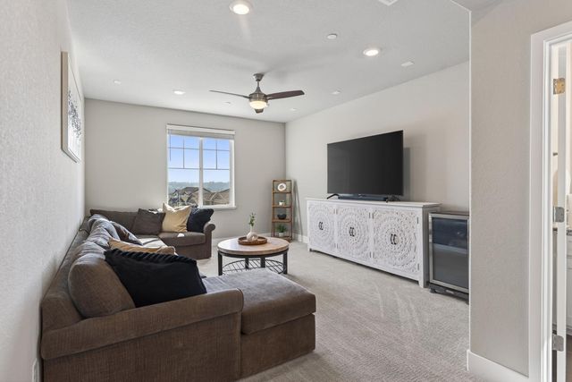 3494 Dutch Canyon Dr, Rocklin, CA 95765