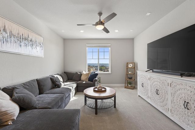 3494 Dutch Canyon Dr, Rocklin, CA 95765