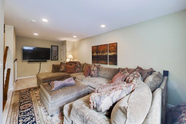 1331 Avery Avenue, Wheaton, IL 60187