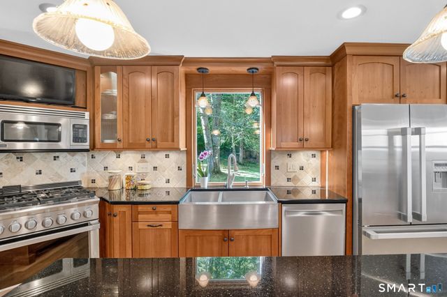24 Valley View Drive, Simsbury, CT 06089