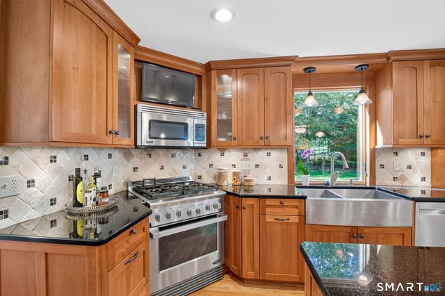 24 Valley View Drive, Simsbury, CT 06089