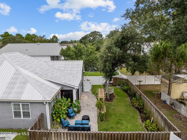108 NE 17th Street, Oak Island, NC 28465