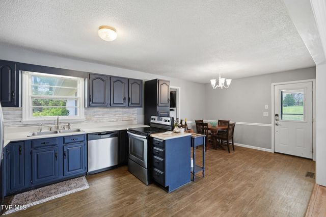 1211 Oakdell Court, Johnson City, TN 37604