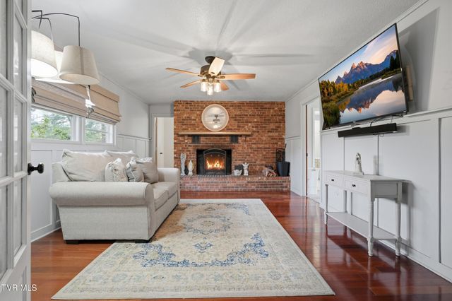 1211 Oakdell Court, Johnson City, TN 37604