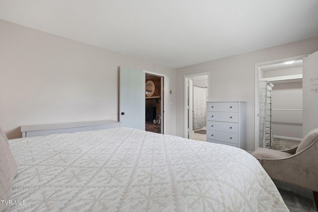 1211 Oakdell Court, Johnson City, TN 37604
