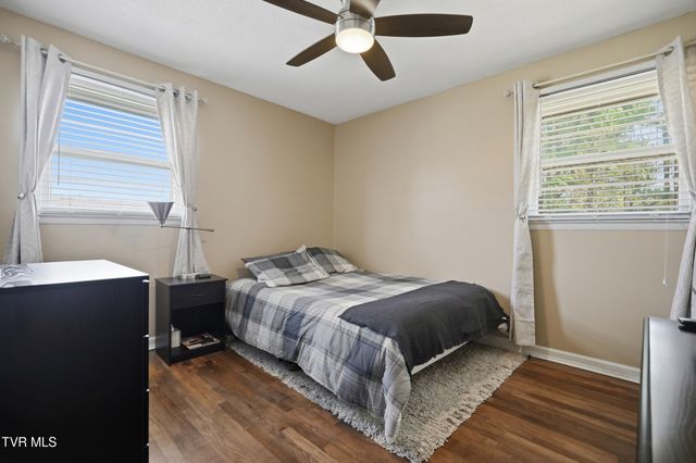 1211 Oakdell Court, Johnson City, TN 37604