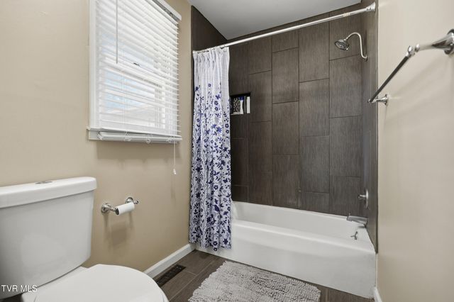 1211 Oakdell Court, Johnson City, TN 37604