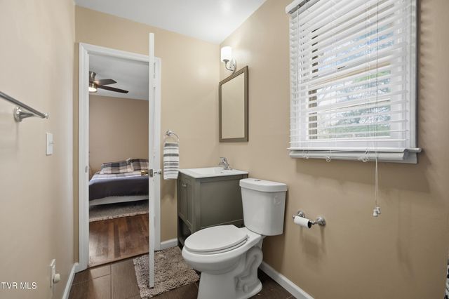 1211 Oakdell Court, Johnson City, TN 37604