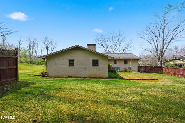 1211 Oakdell Court, Johnson City, TN 37604