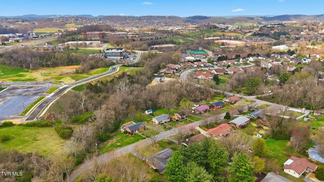 1211 Oakdell Court, Johnson City, TN 37604