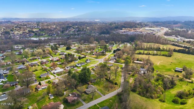 1211 Oakdell Court, Johnson City, TN 37604