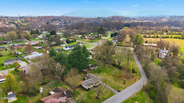 1211 Oakdell Court, Johnson City, TN 37604