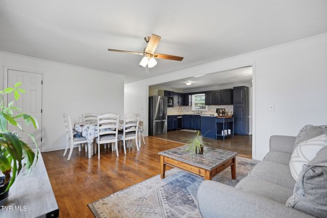 1211 Oakdell Court, Johnson City, TN 37604