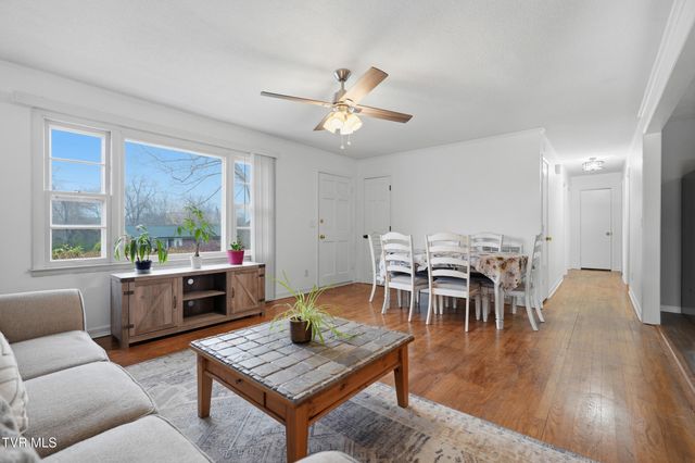1211 Oakdell Court, Johnson City, TN 37604