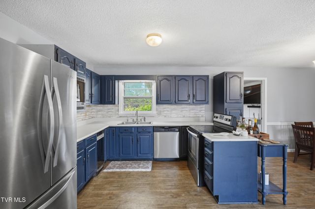 1211 Oakdell Court, Johnson City, TN 37604