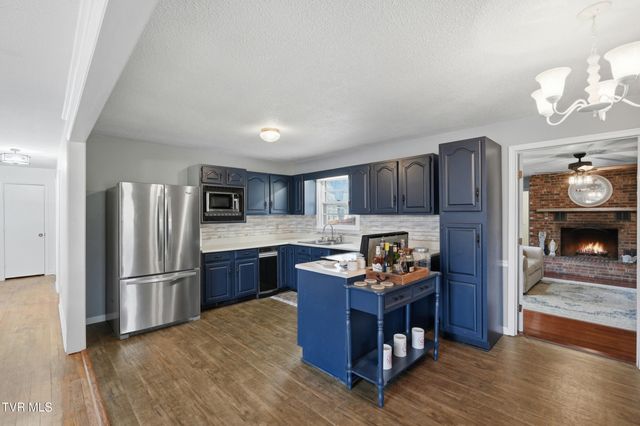 1211 Oakdell Court, Johnson City, TN 37604