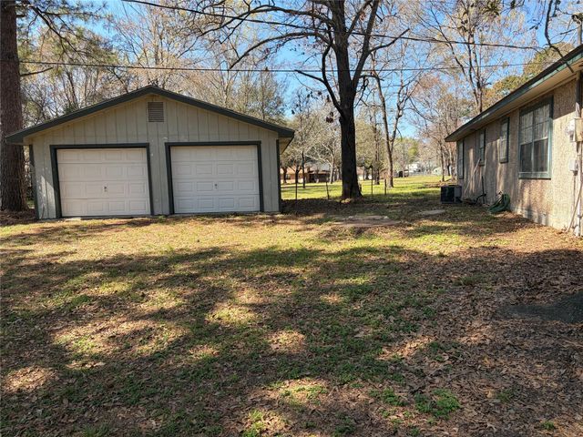 221 Yellowstone, Livingston, TX 77351