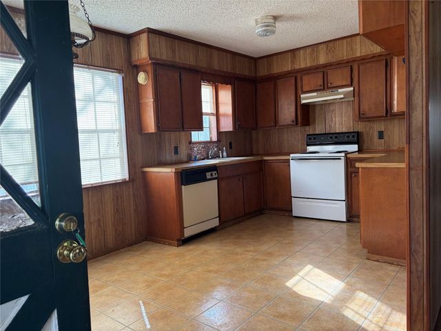 221 Yellowstone, Livingston, TX 77351