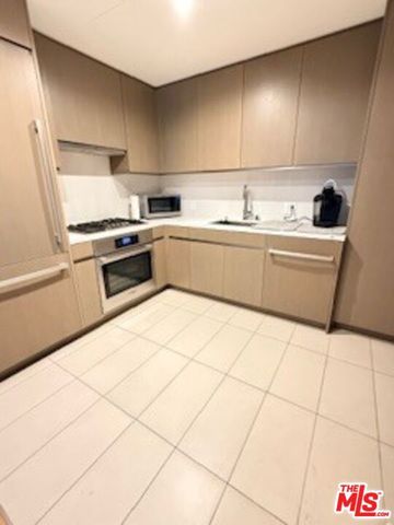 889 Francisco Street 710, Los Angeles, CA 90017